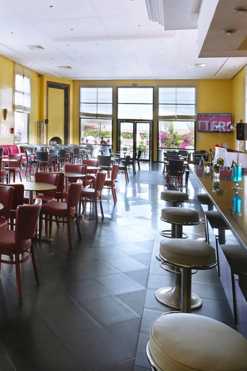 lobby-bar